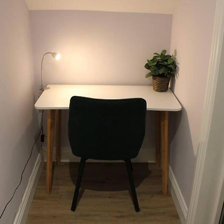 5 Star Apartment Лондон Екстериор снимка