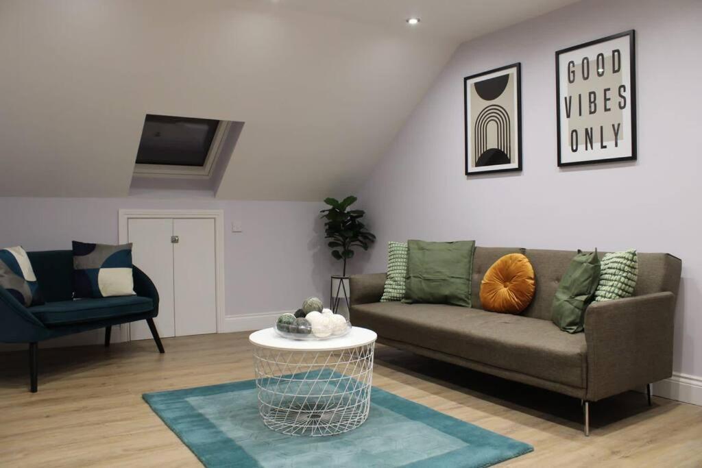 5 Star Apartment Лондон Екстериор снимка