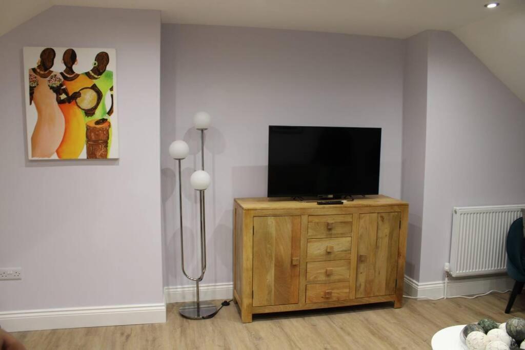 5 Star Apartment Лондон Екстериор снимка