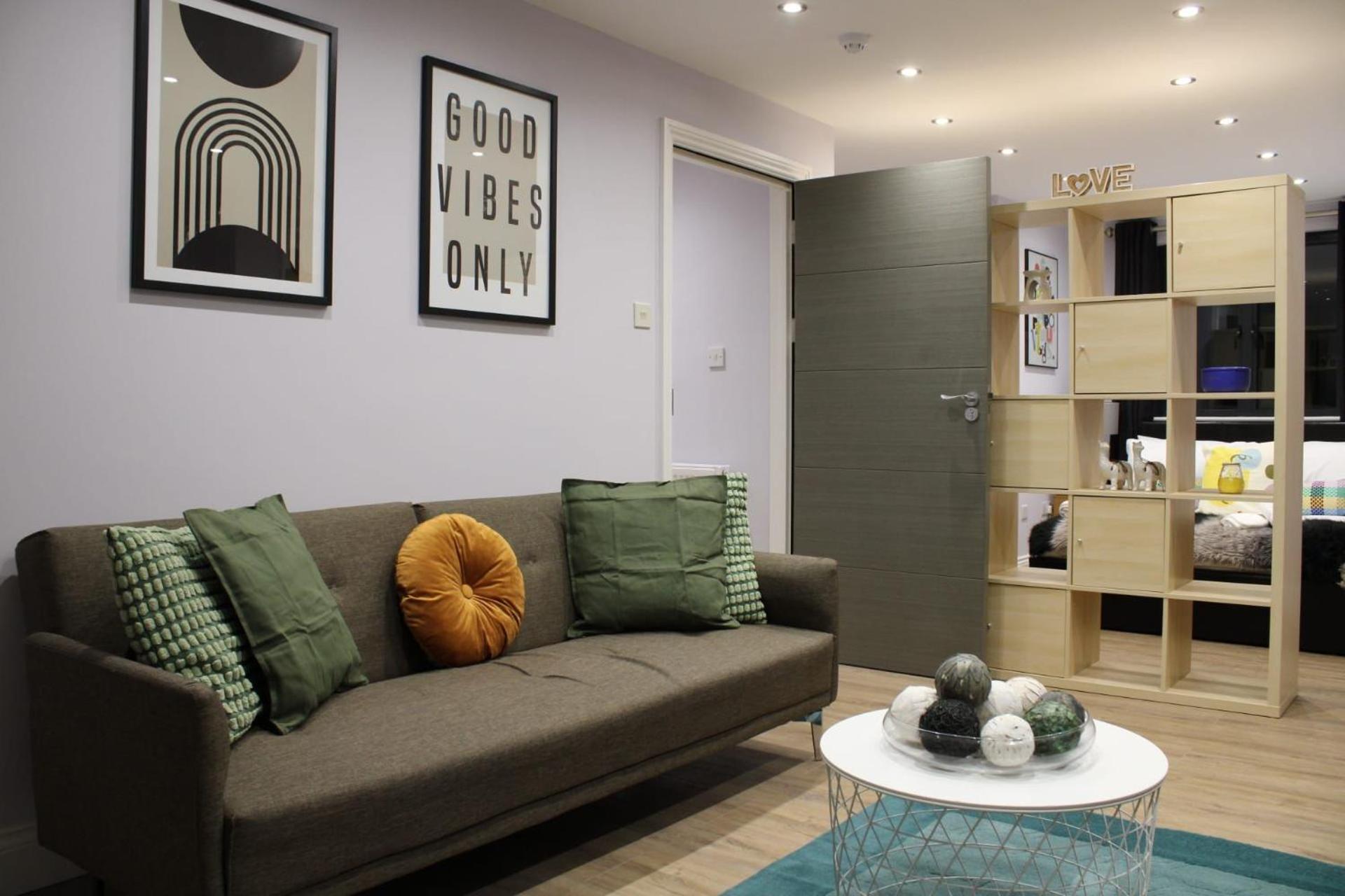 5 Star Apartment Лондон Екстериор снимка